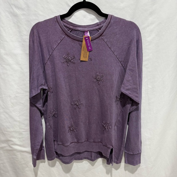 Democracy Sweaters - Adore Me Embroidered Snowflake Sweatshirt‎ Medium Winter Holiday Mature office